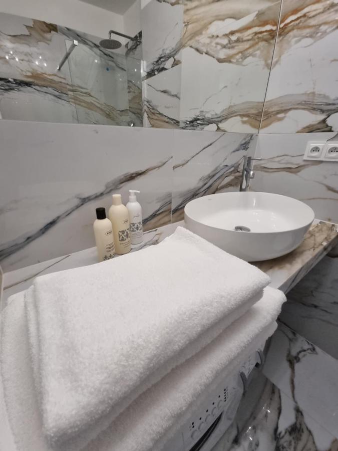 Apartament Business & Living No 91 Nad Zalewem W Cedzynie, Hala Garazowa Cedzyna Eksteriør billede